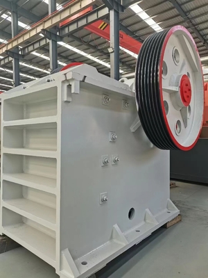 tipo máquina de piedra del mandíbula 110Kw de la trituradora del cono de la capacidad PE750*1060 380V de la trituradora de la roca alta