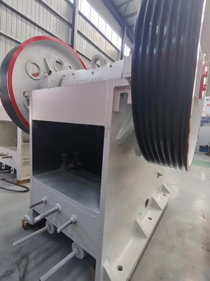 tipo máquina de piedra del mandíbula 110Kw de la trituradora del cono de la capacidad PE750*1060 380V de la trituradora de la roca alta