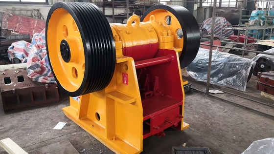 Serie amarilla y blanca de la trituradora PE de Shanbao y piedra Gray Mining Rock Crusher Construction de la trituradora de mandíbula 10 x 36