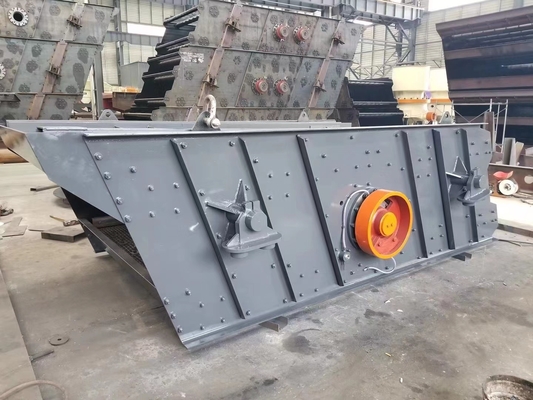 Tamiz vibratorio 45Kw del movimiento circular de la serie de Yk en gris del hierro de la mina
