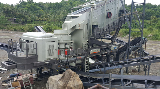 50 - Máquina móvil de la trituradora de 300 TPH que defiende tamaño de alimentación de la trituradora 245m m del cono de la mina