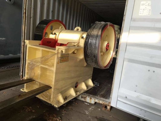 Tamaño de alimentación de la trituradora 500m m de la roca del mineral del oro de la pista de Mini Small Mobile Jaw Crusher
