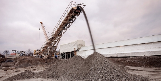 Correa ancha de transferencia de correa del transportador de hierro del mineral del cemento móvil de larga distancia del carbón