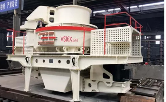 La fabricación vertical del bloque de la arena del eje trabaja a máquina VSI que machaca las plantas para el agregado de la construcción
